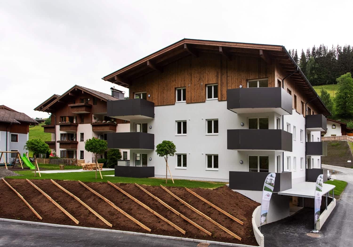 Modernes Mehrparteienhaus in Viehhofen errichtet
